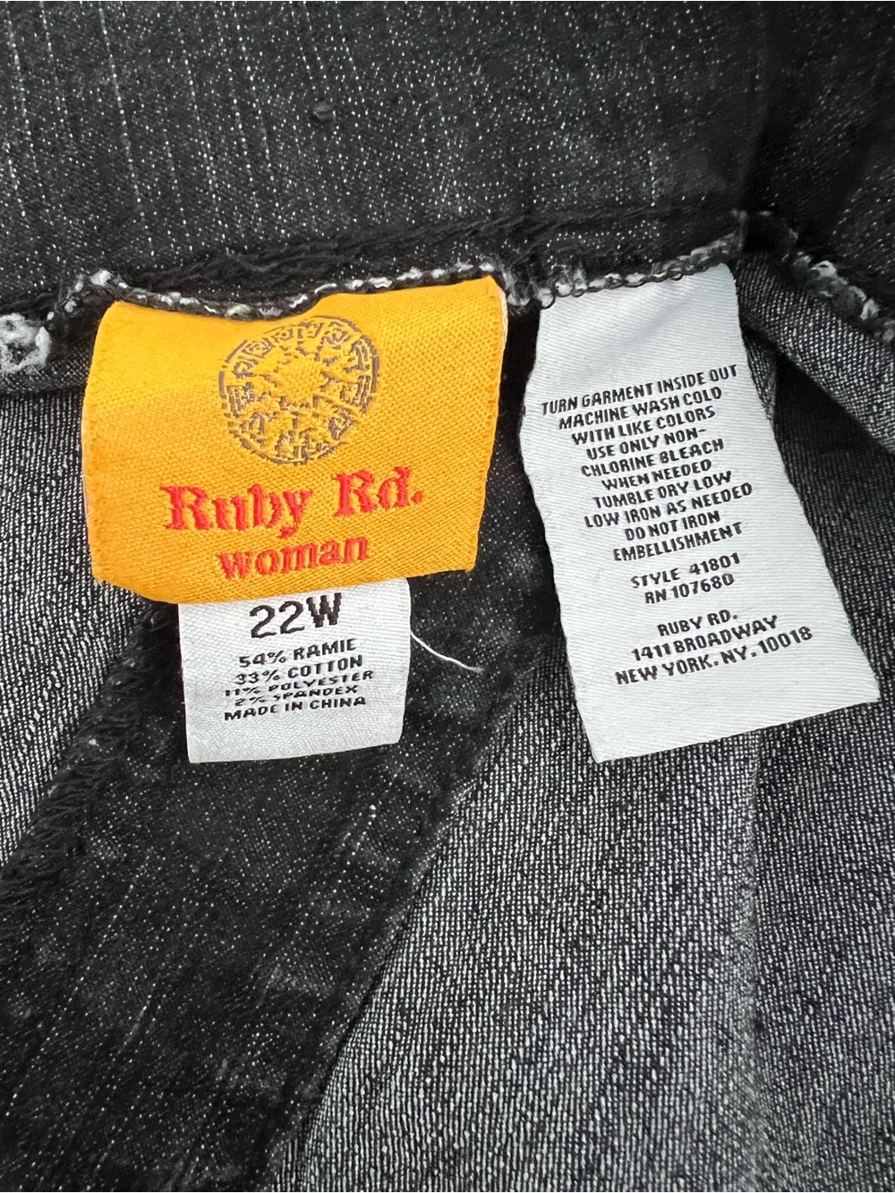 Ruby Rd. Black Capris Jeans - Picture 2 of 3
